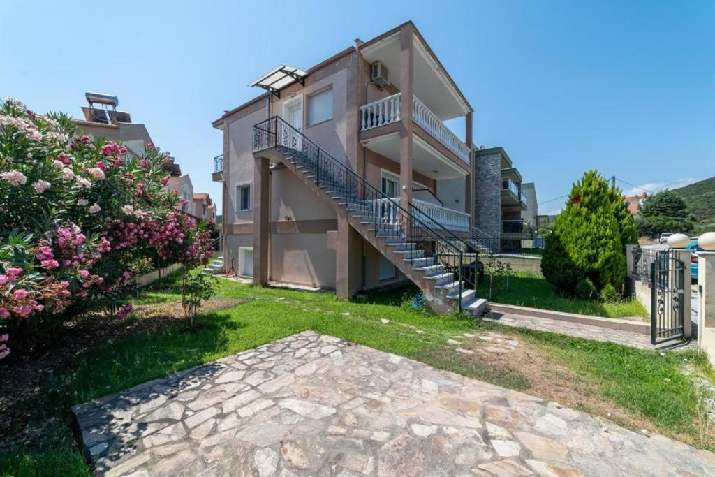 Side By Side Apartment Nea Iraklitsa Exterior photo