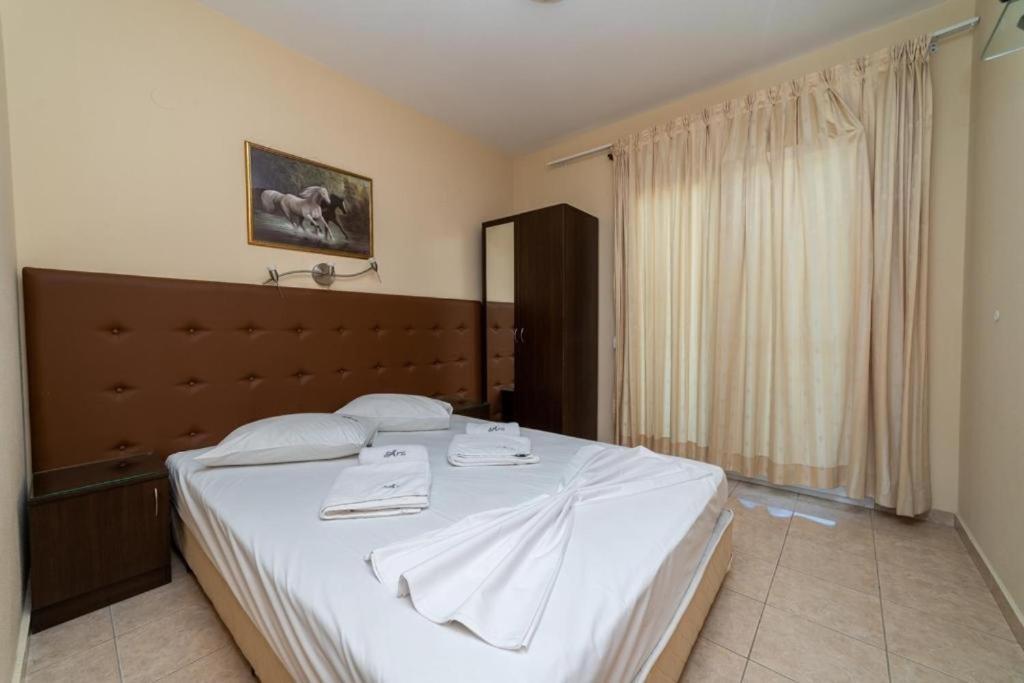 Side By Side Apartment Nea Iraklitsa Exterior photo