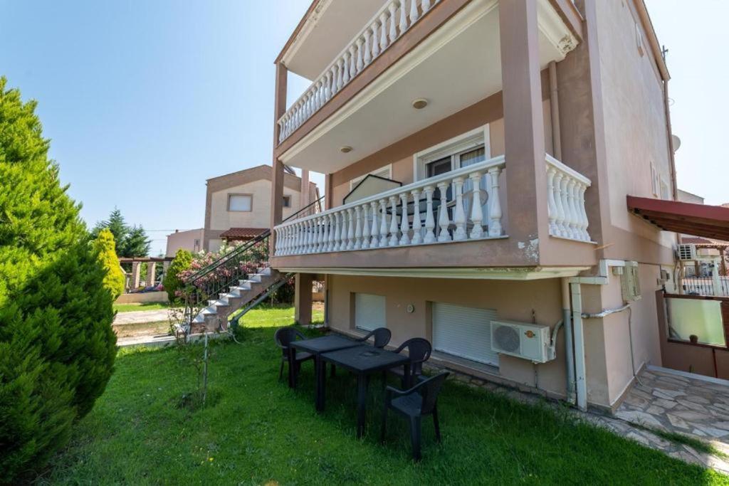 Side By Side Apartment Nea Iraklitsa Exterior photo