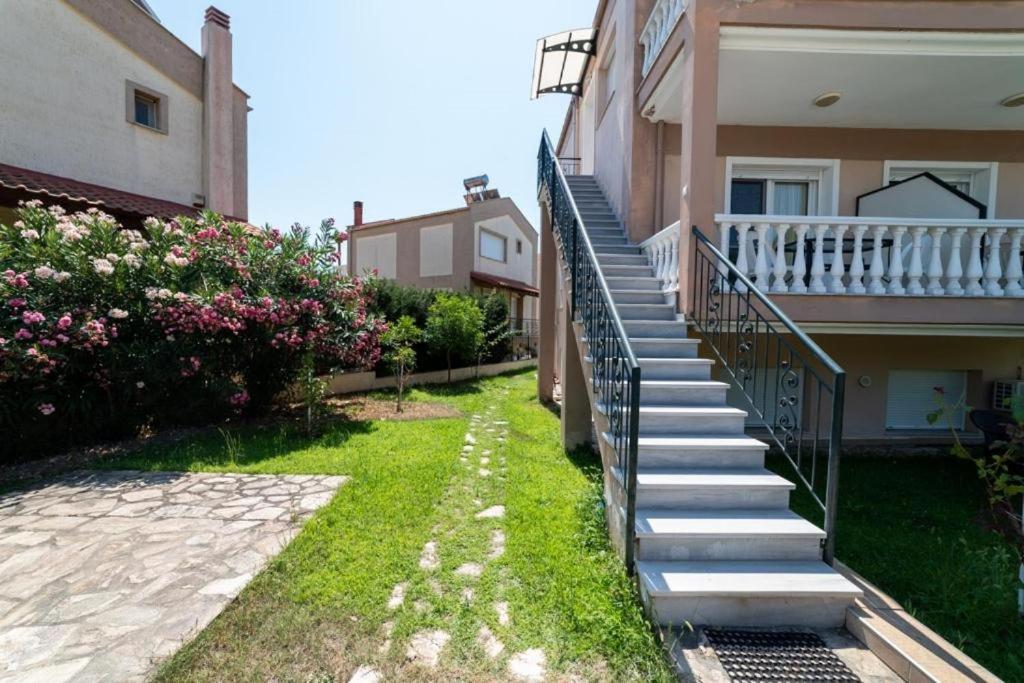 Side By Side Apartment Nea Iraklitsa Exterior photo